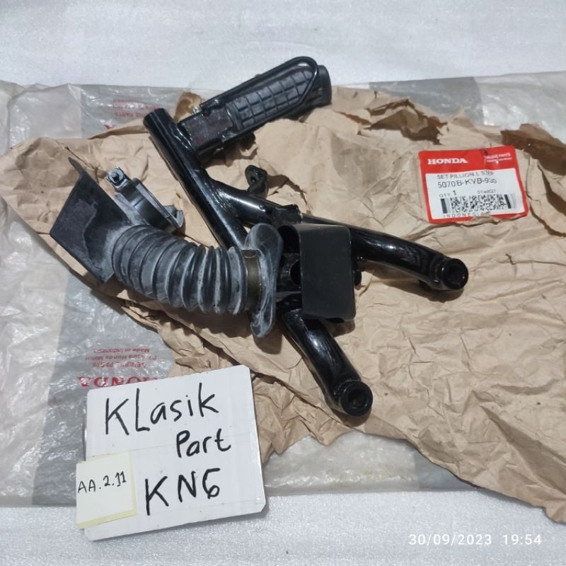 footstep barstep foot step belakang honda vario 110 karbu lama old kiri original AHM