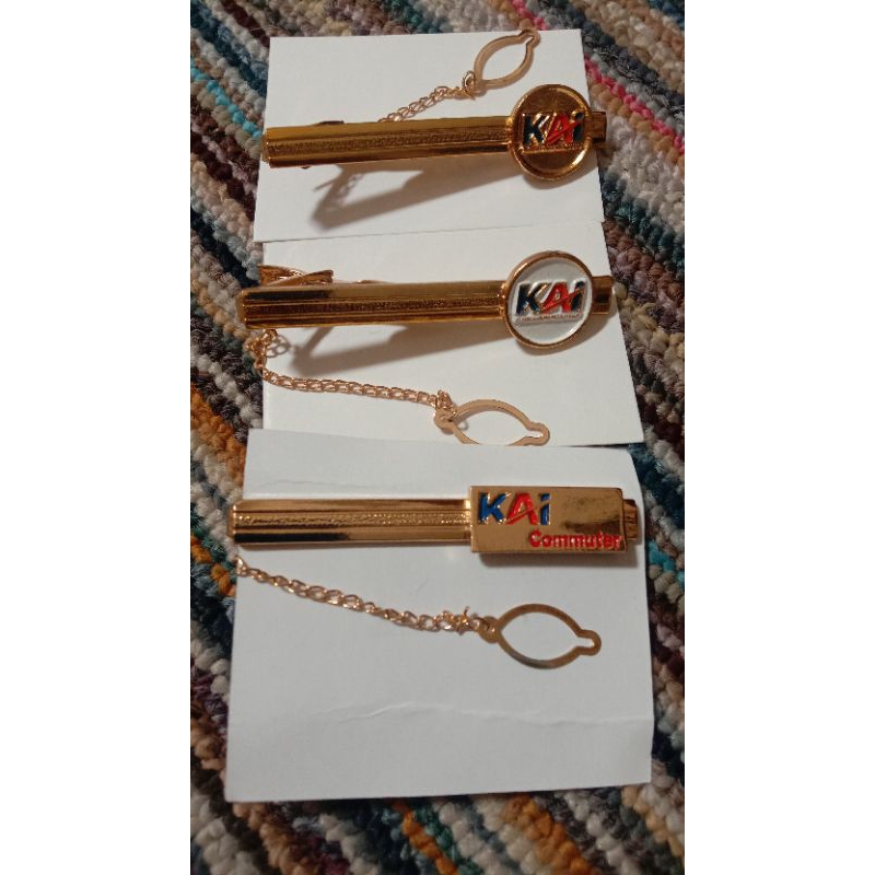 penjepit dasi logo KAI, KAI Commuter