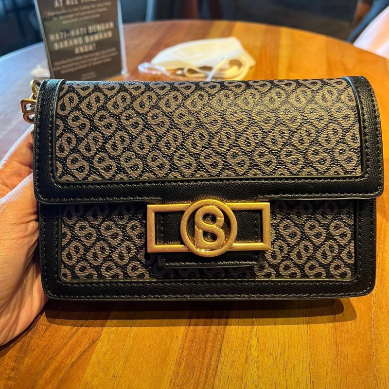 Izzy Sling Bag Buttonscarves Black