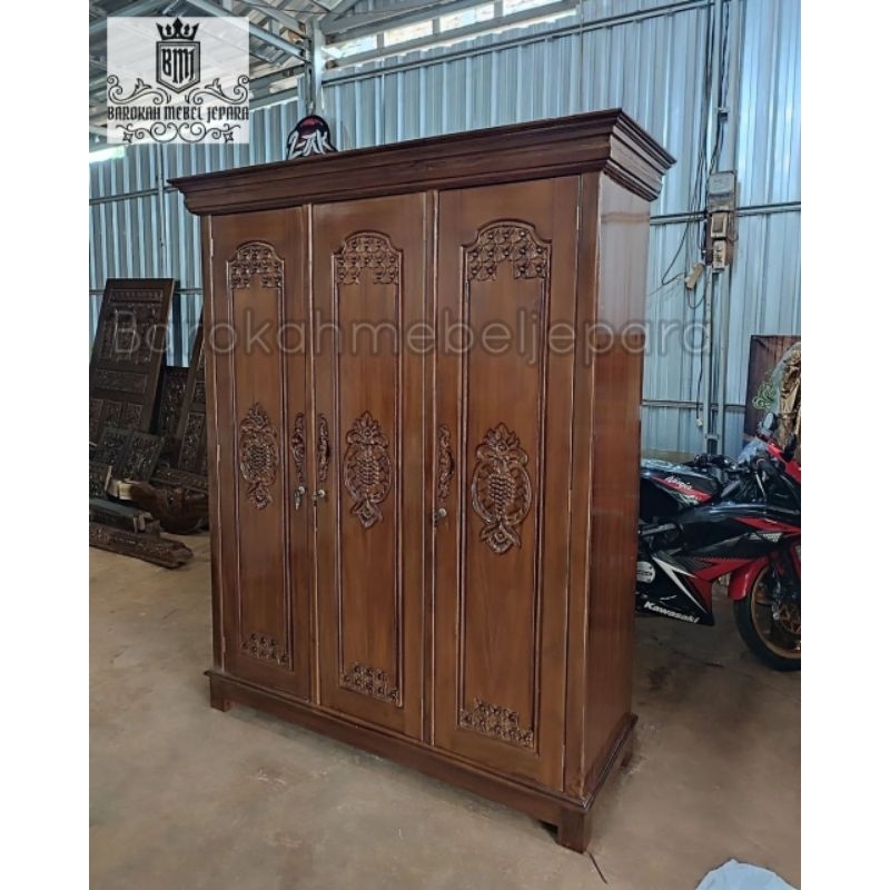 Lemari Pakaian 3 pintu jati Jepara
