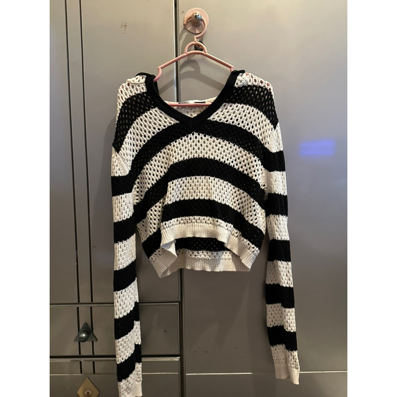 zara crop hoodie