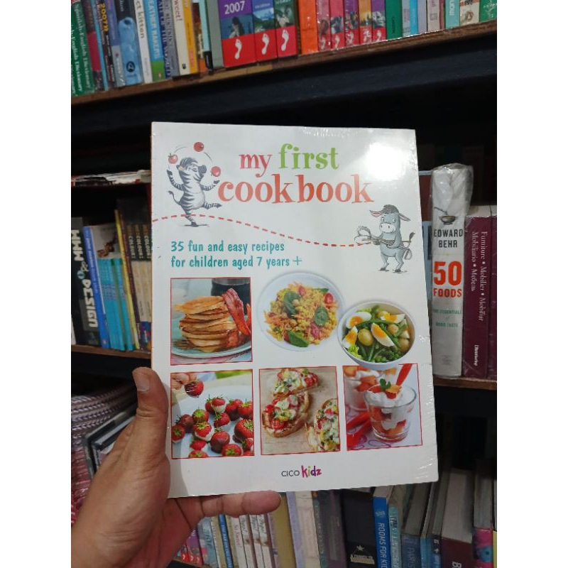 My First Cookbook: 35 fun and easy recipes for children aged 7 years + -