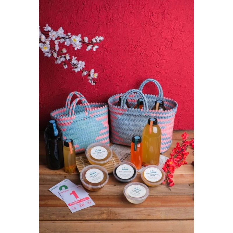 

Hampers Anyaman (D) 6 cups Healthy Jellies 400ml + 1 Jumbo Herbal Drinks 1 Lt.