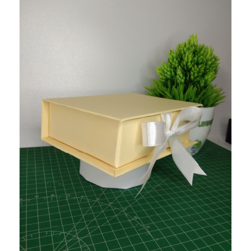 

Kotak Kado Buku Pita Uk l Hardbox l Hampers l Giftbox