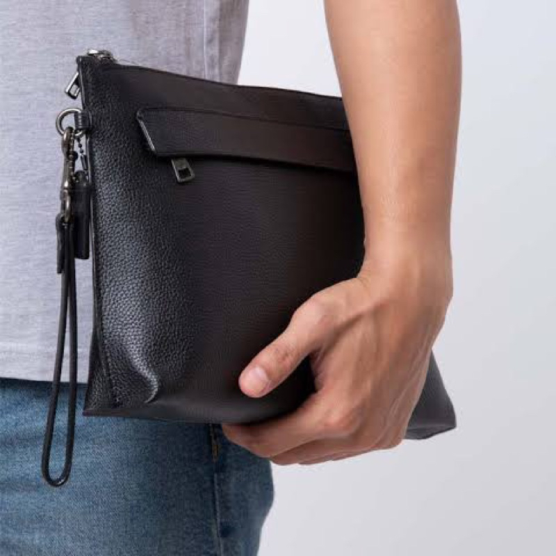 MEN F28614 PEBBLED LEATHER POUCH BLACK