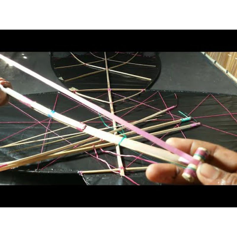 Sendaren layangan suara keras (sendaren gledek)