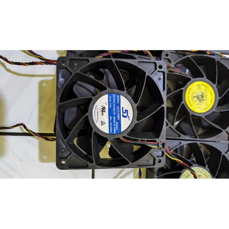 Obral edisi habiskan sisa Fan Kipas Antminer 2.7A 12 V ( 12CM X 3.8 CM 4 pin ) Merek Random