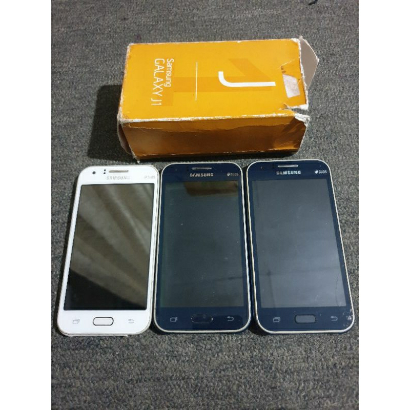 Samsung J1 2015 3G Ram 512mb  original minus mati gak ada batre jual apa adanya lcd 2 mulus yg satu 