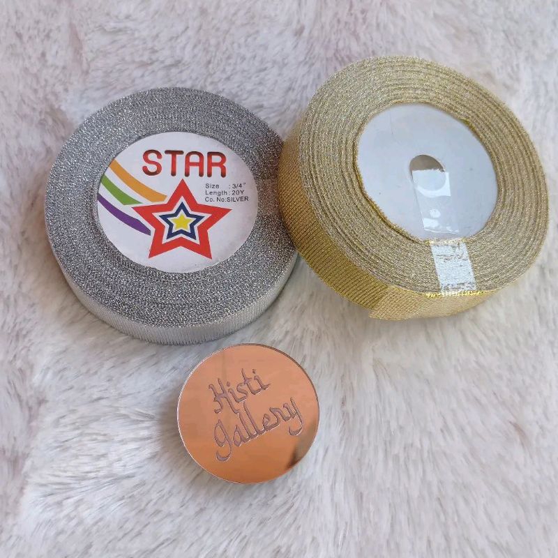 

Histi Pita Glitter Gold dan Silver Ukuran 2 cm Per Roll Panjang 15 meter Import Taiwan untuk Hampers Dekorasi Parcel Hiasan