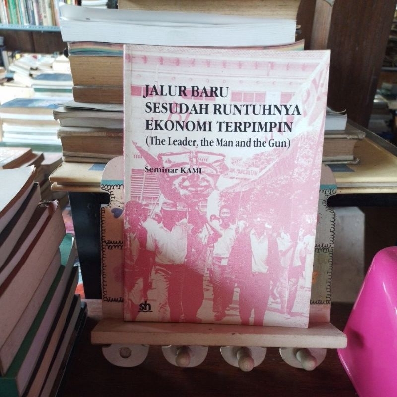 Jalur Baru Sesudah Runtuhnya Ekonomi Terpimpin. Seminar KAMI. TS#8