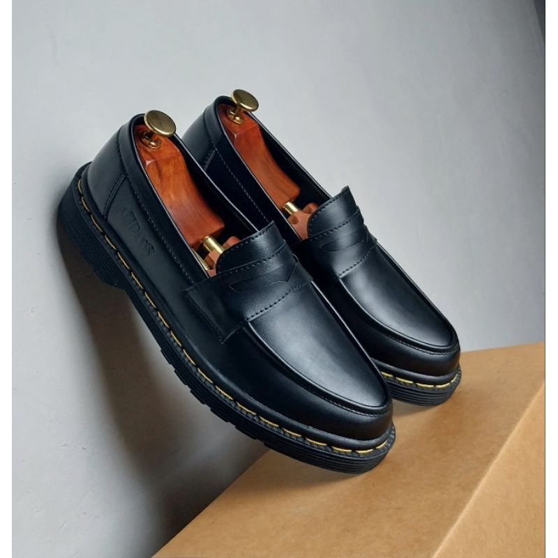 Sepatu Slip'on Casual / Sepatu Dr Martens pria dan wanita
