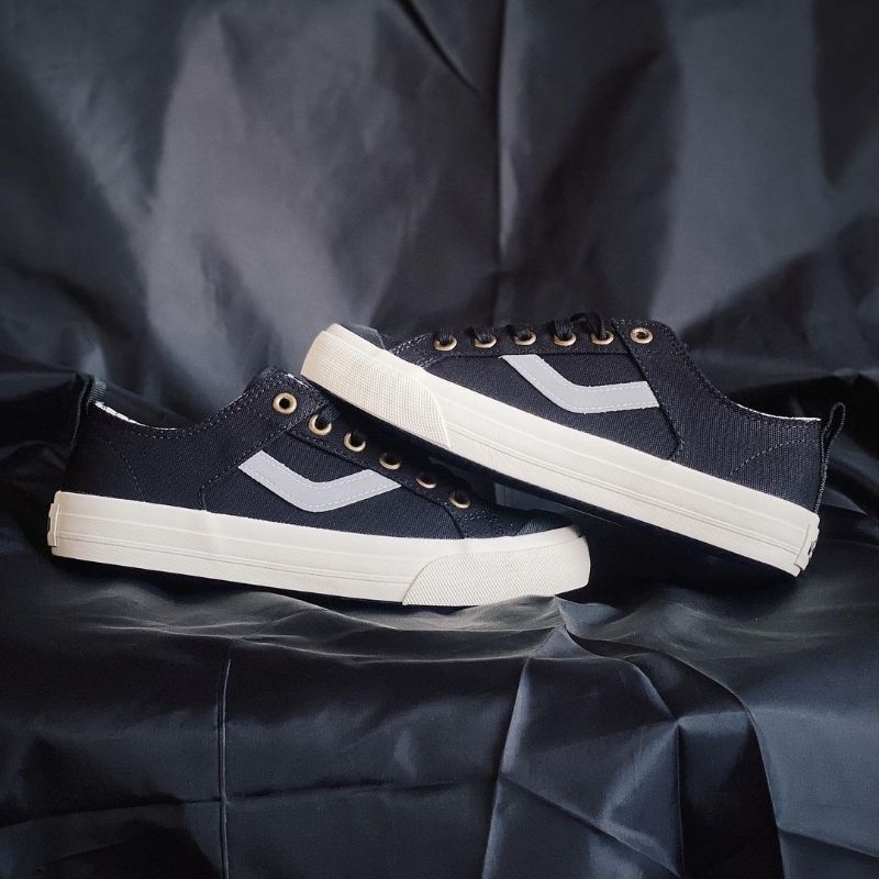 ventela reborn reflective black natural