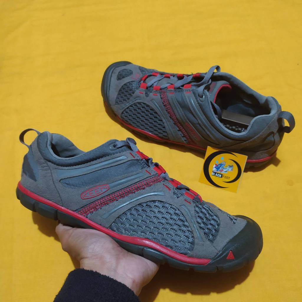 SEPATU HIKING OUTDOOR KEEN SIZE 40.5
