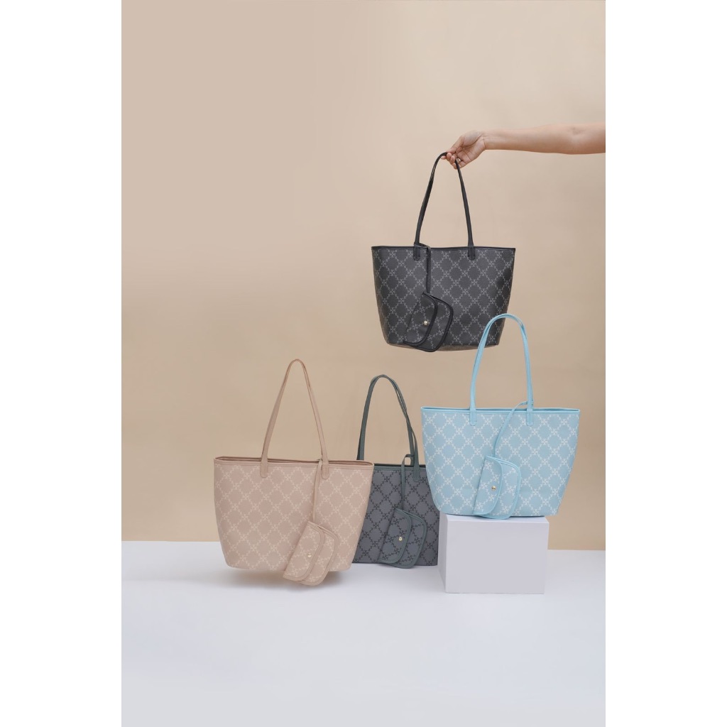Ayu by Ayu Lestari X Olla Ramlan - Autogram Bag