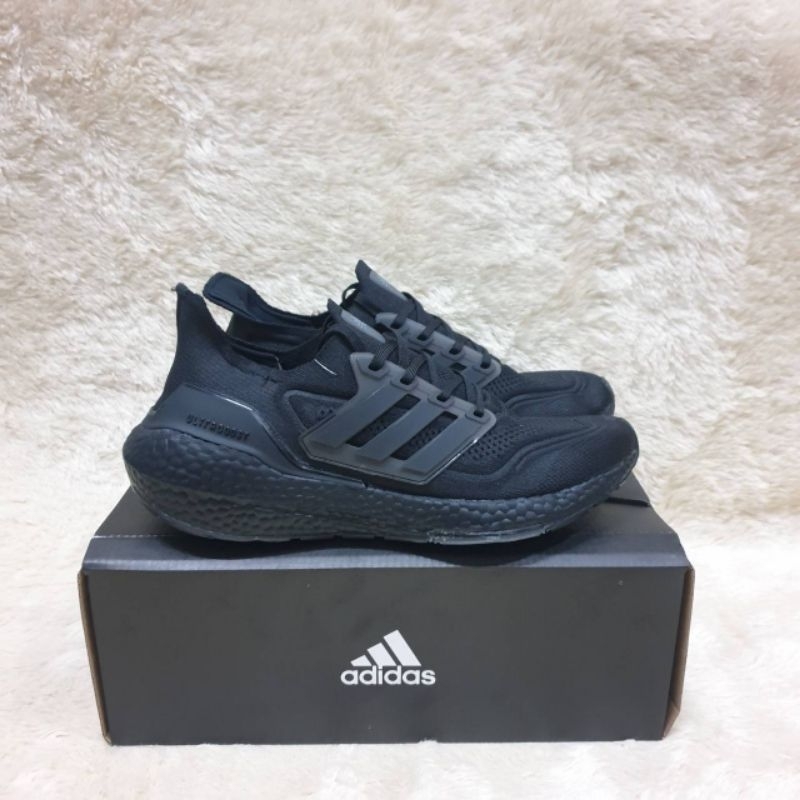 Sepatu Sneakers Adidas Ultraboost 21 Full Black