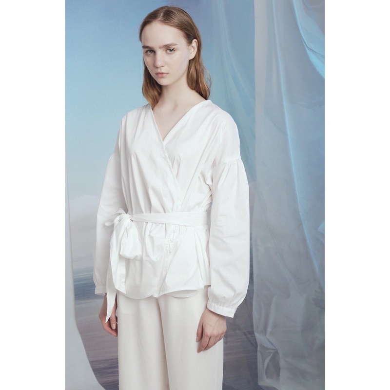 Benang Jarum x Buttonscarves letty Knotted top white