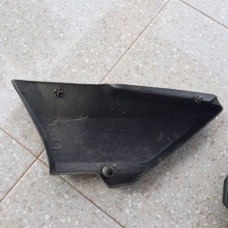 Tepong tutup aki kiri kanan Suzuki TRS