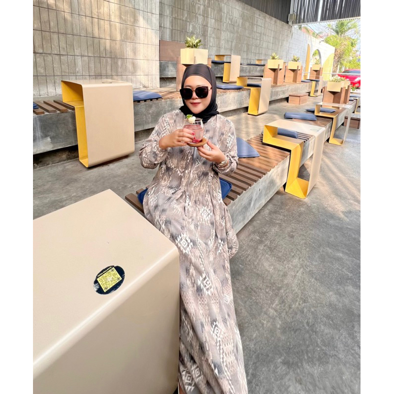 

Queen Dress Grey ash