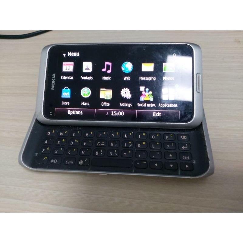 Handphone Nokia E7