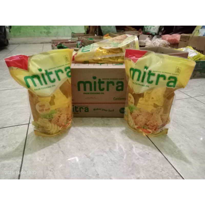 

Minyak goreng pouch mitra 2 L