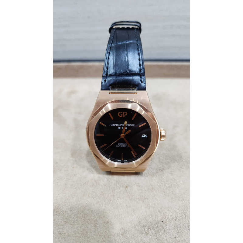 Girard perregaux laureato 42mm onyx