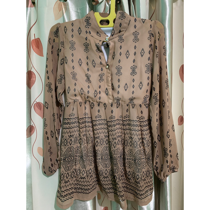 PRELOVED Kemeja Batik Cokelat Inner Putih