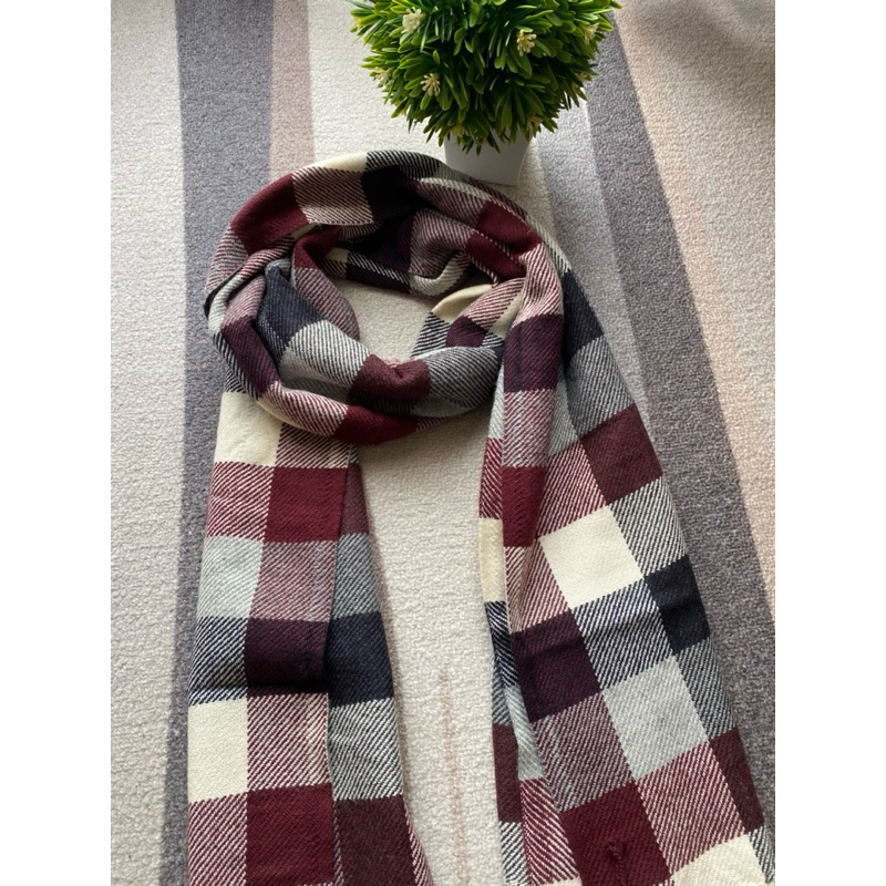 Uniqlo Heattech Scarf/ Syal