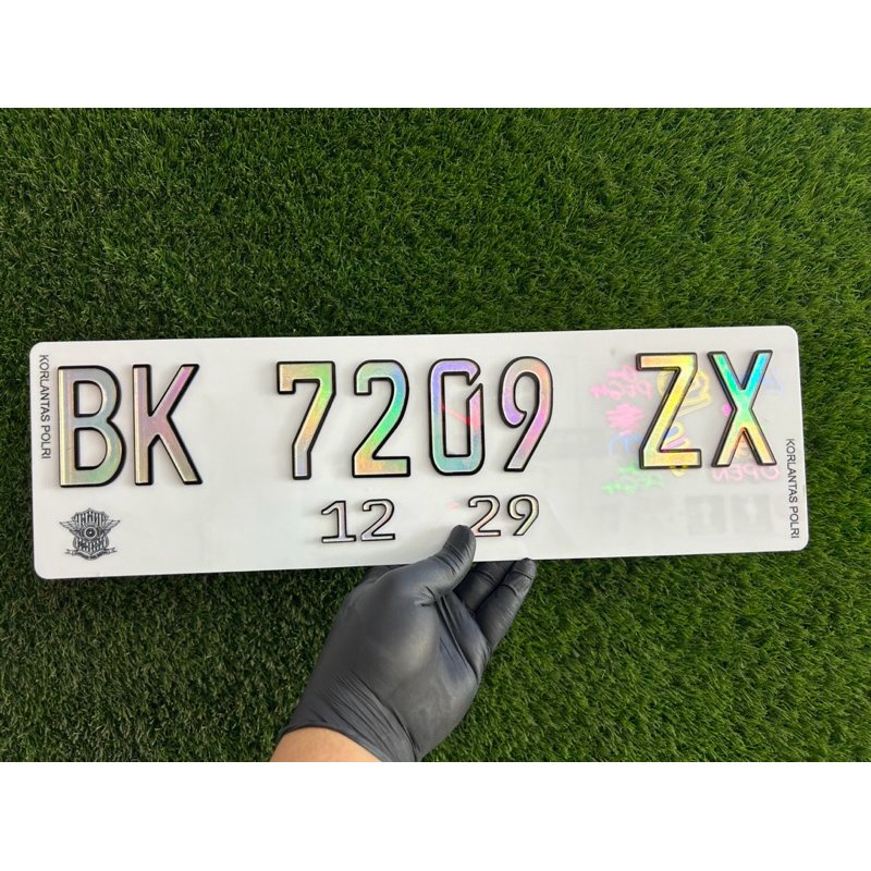 Plat Nomor Mobil Timbul Putih Variasi Viral