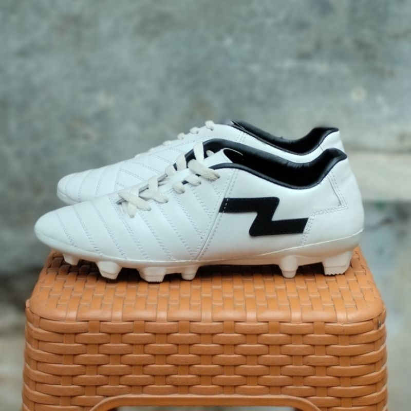 Sepatu Bola Kulit Asli Original 100% Putih Size 41 (26,5cm) - Sepatu Bola Putih Kulit Sapi Asli Orig