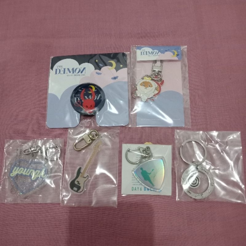 DAY6 KEYRING KEYCHAN pick guitar griptok demon, unlock japan, gravity us, young k denimalz kke