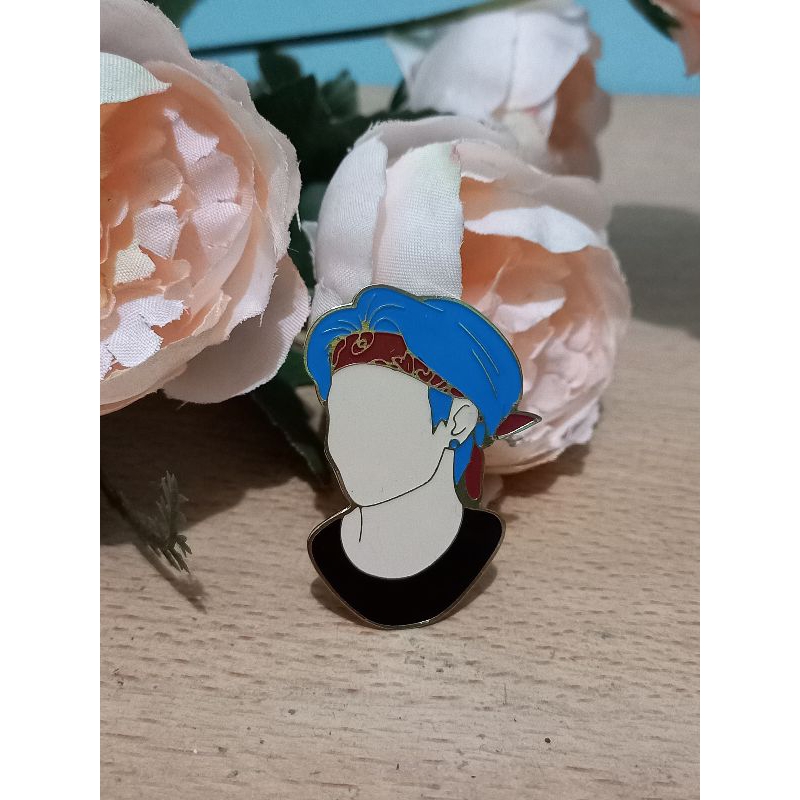 BTS ENAMEL PIN V