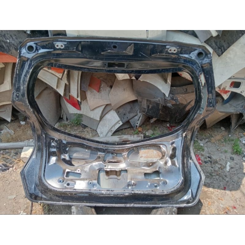 pintu bagasi backdoor yaris 2016