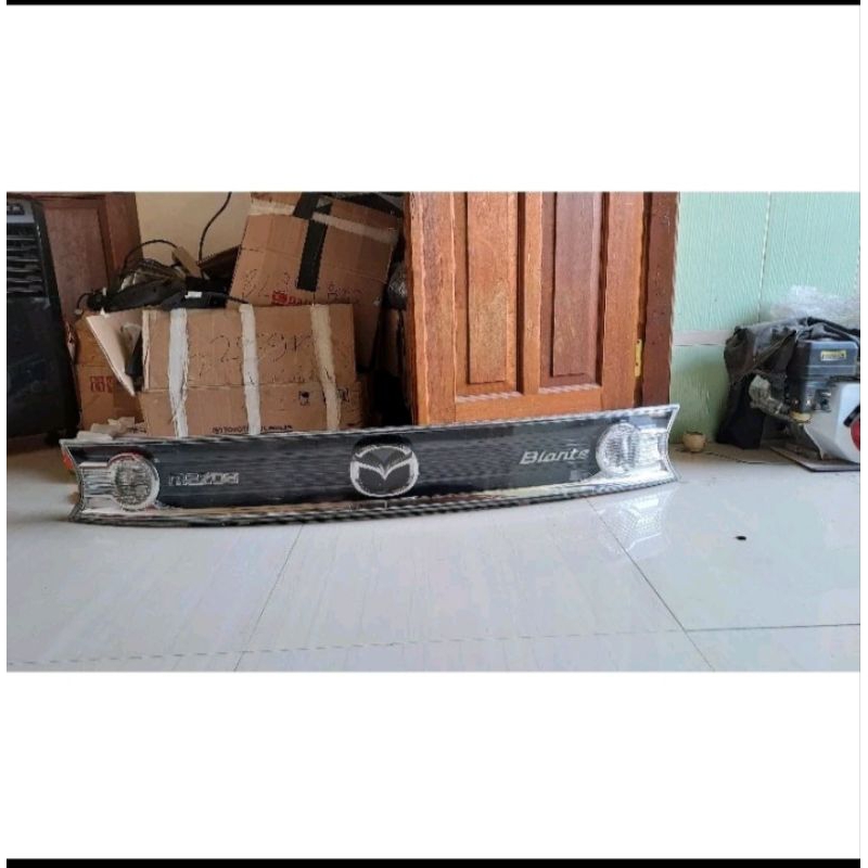 reflektor lampu bagasi Mazda BIANTE