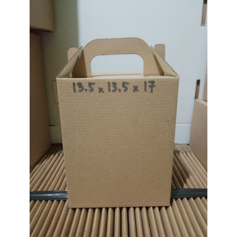 

kardus tenteng 13.5x13.5x17 cm kuncian