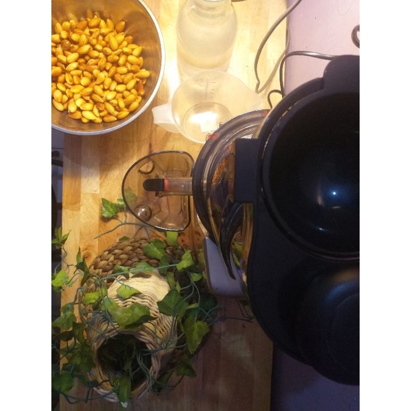 

Raw Press Cold Almond Milk