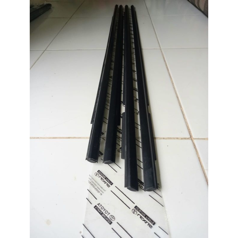 Weather Strip Karet Pelipit Kaca Luar Avanza Xenia th 2023 original