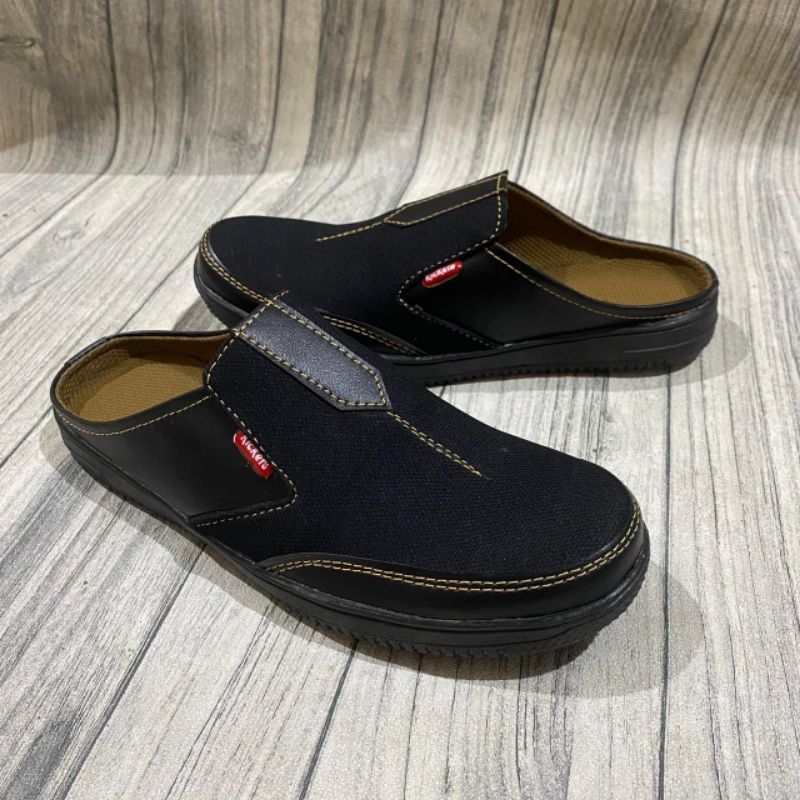 sandal slop / sandal Kickers / Kickers pria / sandal pria / sandal hitam