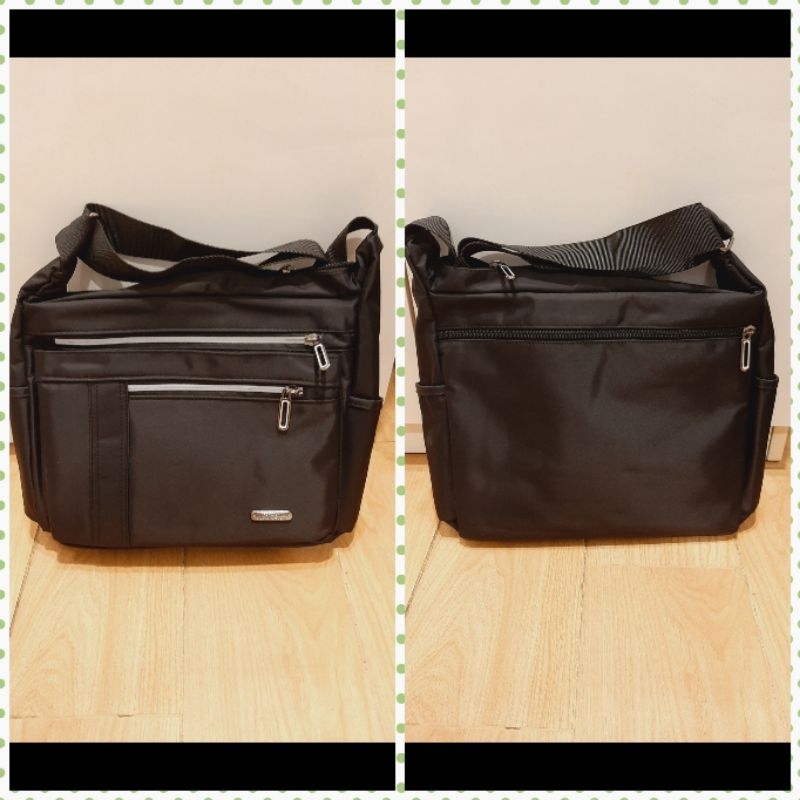 Tas fashion selempang hitam banyak ruang