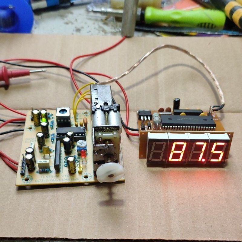 STEREO FM TUNER+FREQUENCY COUNTER DISPLAY