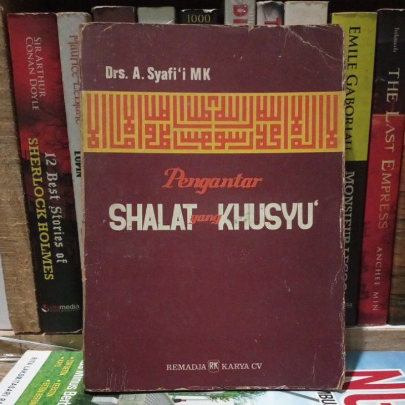 Buku jadul tahun 1989. pengantar shalat yang khusyu'.     t7