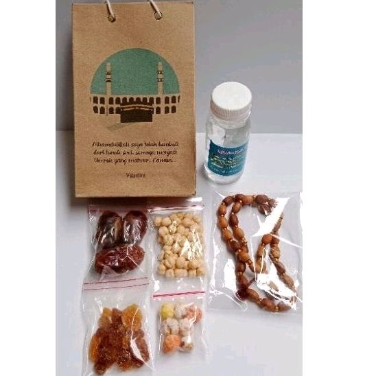 

Paket oleh oleh haji umroh zamzam kurma kismis kacang arab tasbih kacang
