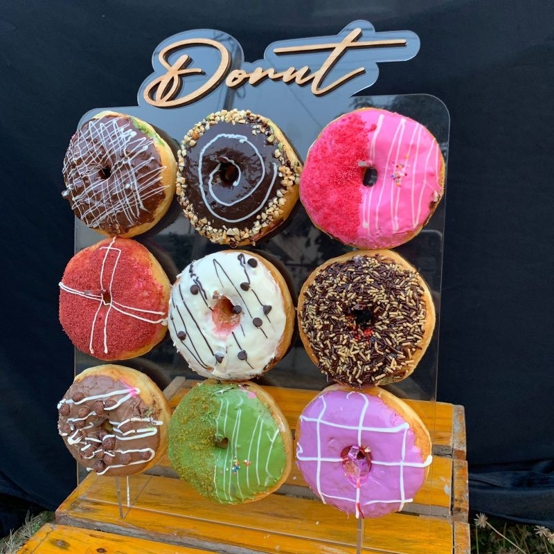 rak display donat akrilik /stand display donat / display makanan / display donuts / dekorasi pernika