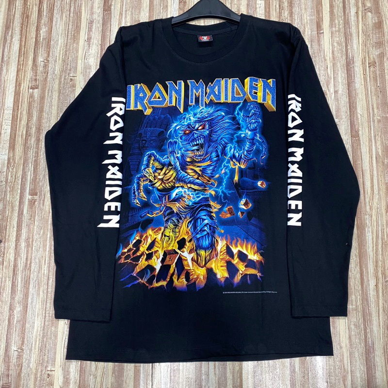 KAOS BAND IRON MAIDEN  FULL PRINT SABLON AOP BOLAK BALIK DEPAN BELAKANG IMPORT IMPOR THAI THAILAND LENGAN PANJANG VINTAGE ORI ORIGINAL ASLI BUILT UP TANPA JAHITAN SAMPING ROCKYEAH ROCK YEAH ROCK@TEES METAL ROCK LAWAS BOOTLEG  Size L P 76 L 55