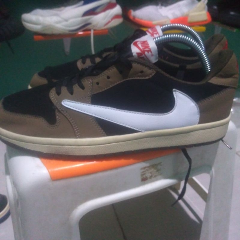 Travis Scott mocha second