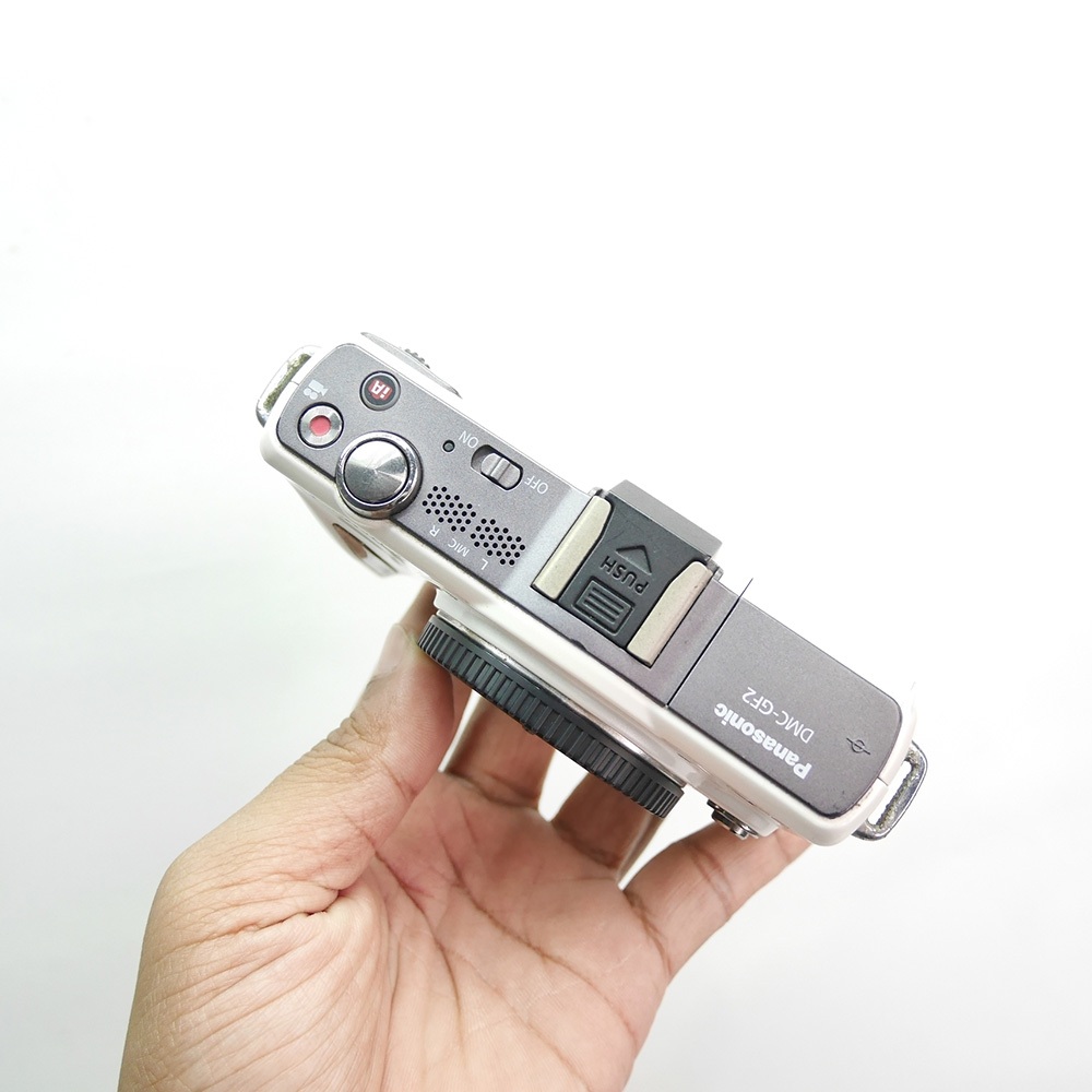 PANASONIC LUMIX GF2 BODY ONLY PUTIH LENGKAP kode 01048