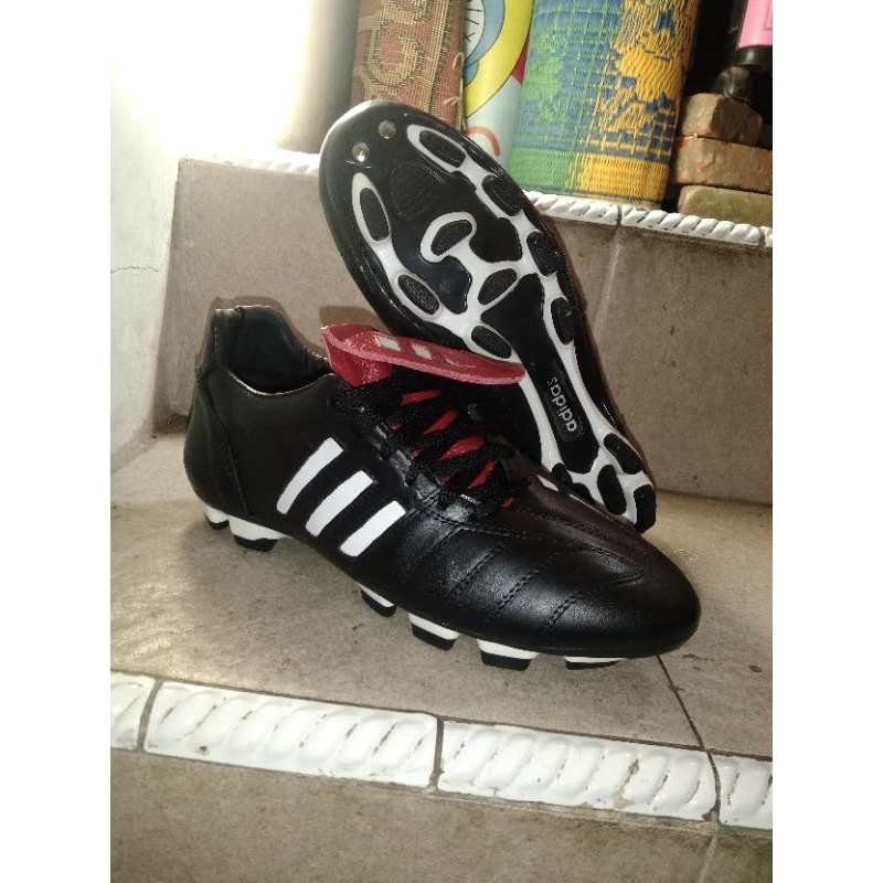 sepatu sepak bola mania hitam sol kdh24 kulit sapi
