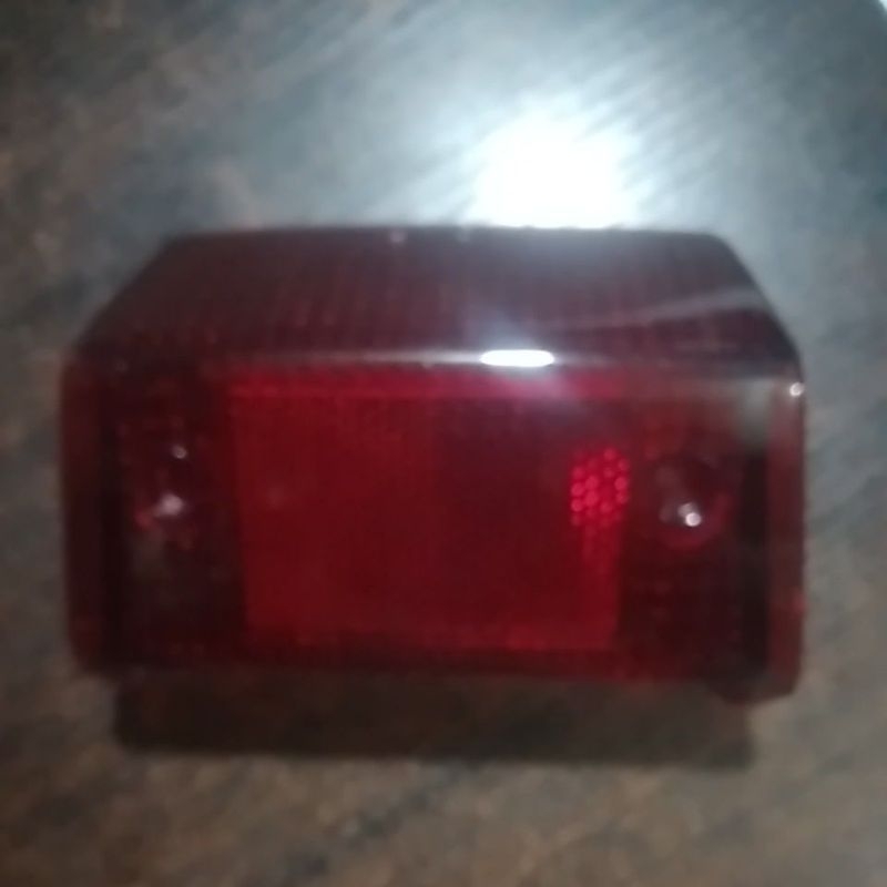 kaca lampu stop belakang Suzuki crystal