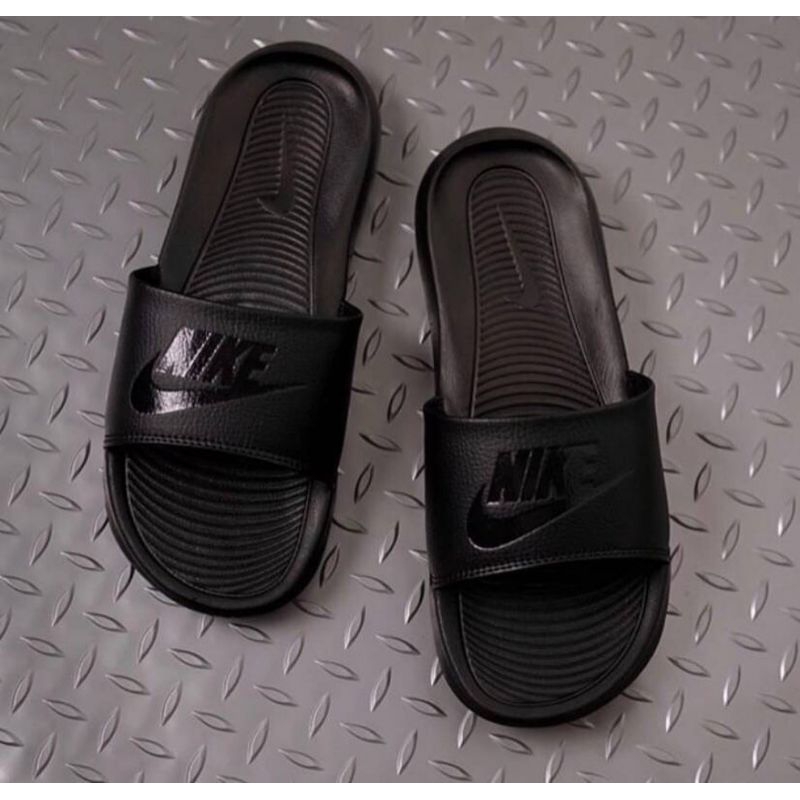 NIKE VICTORI ONE SLIDE SANDAL NIKE PRIA SLOP