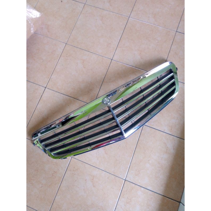 grill rambang Mercy C Class W204 bekas sesuai gambar