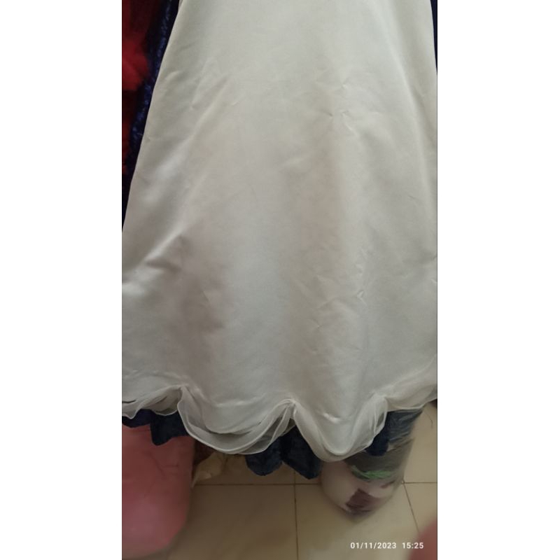 gaun putih anak